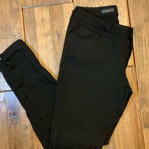 Kut from Kloth. Size 12 Mia toothpick skinny black jeans.